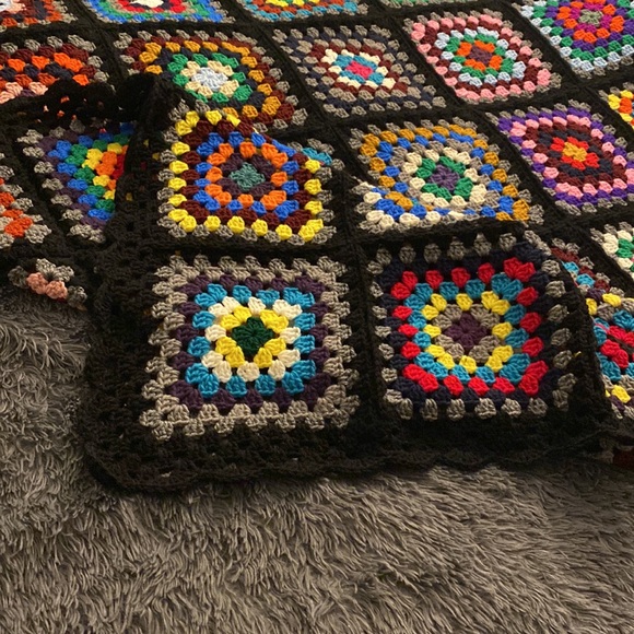 Granny Square Afghan - Picture 4 of 12
